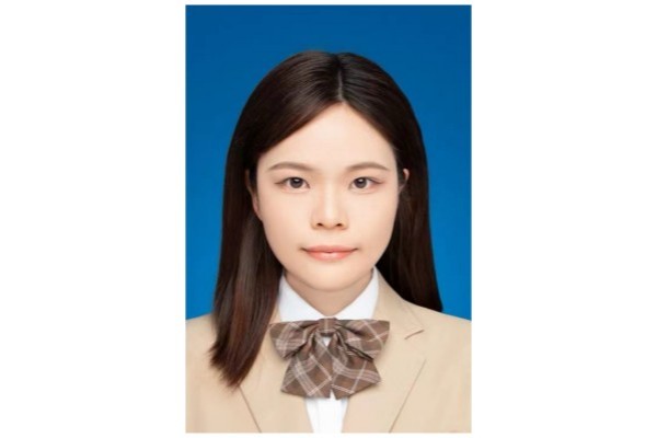伍冰妮   硕士